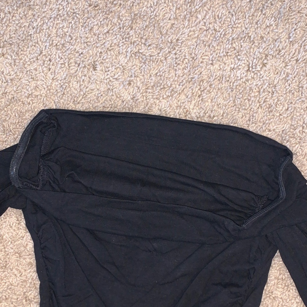 NWT Women's Black Off The Shoulder Long Sleeve Form Fitting Ruched Top XS - Picture 7 of 10